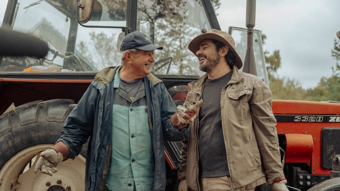 Bezedné záhony, čolci, kuňky a maringotka – survival na Farmě Vojty Kotka