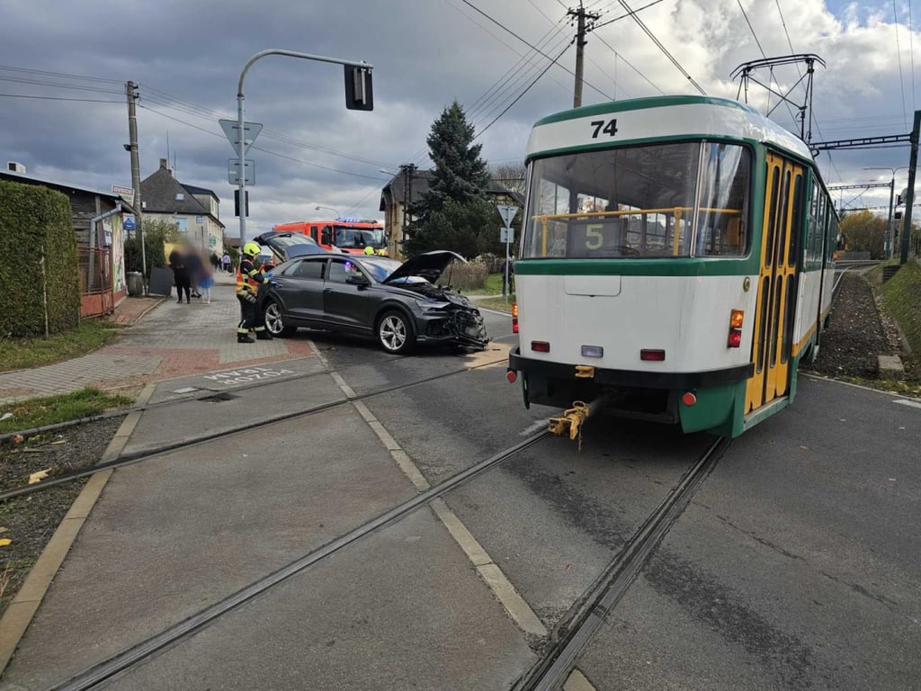Deštivé počasí poznamenalo dopravu, hasiči minulý týden zasahovali u 27 nehod