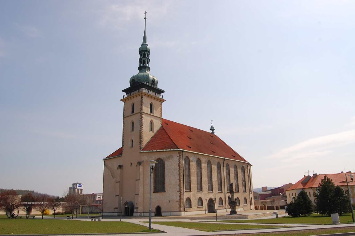 Před 50 lety se v Mostě pohnul kostel: 646 hodin, 12 tisíc tun a přesun o 841 metrů