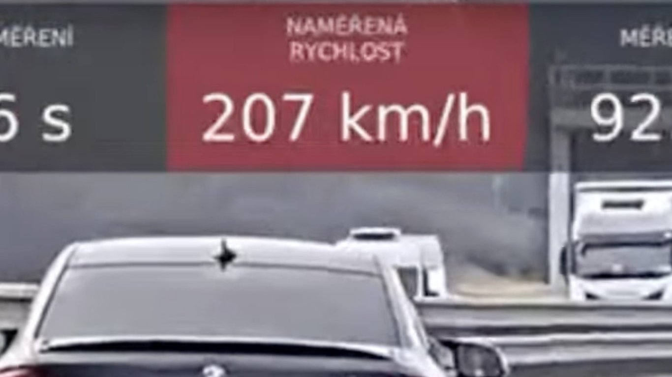 Zase to Brno: Policie stíhala řidiče, který jel po dálnici D1 rychlostí 207 km/h. Značku vozu určitě (ne)uhodnete