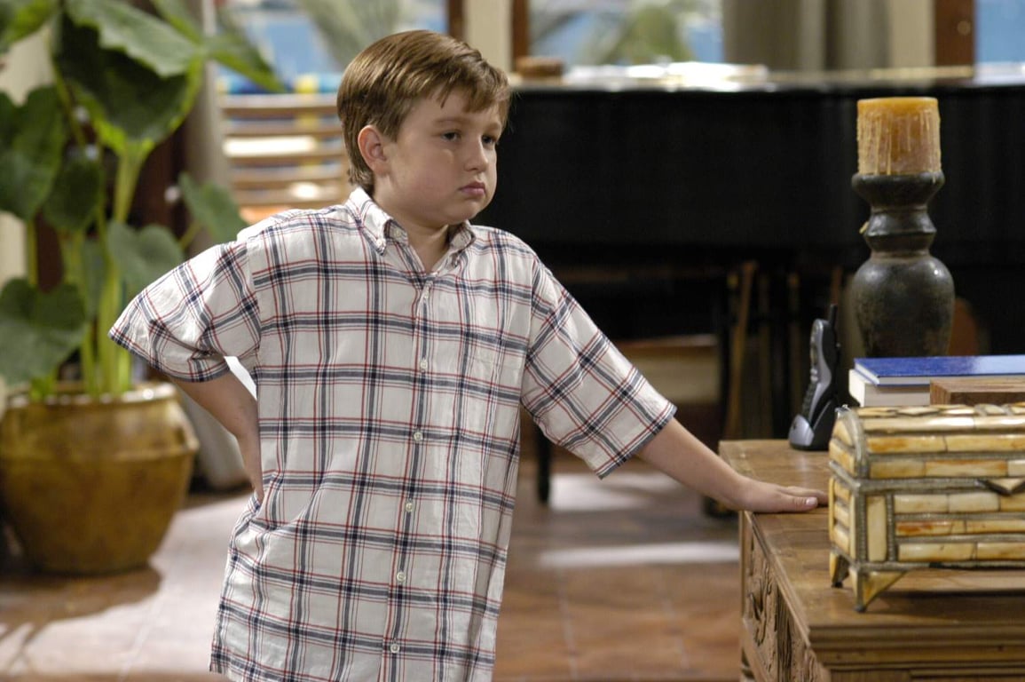 Jake z Dva a půl chlapa slaví 32. Angus T. Jones je dnes urostlý chlap s plnovousem a půlmiliardovým jměním