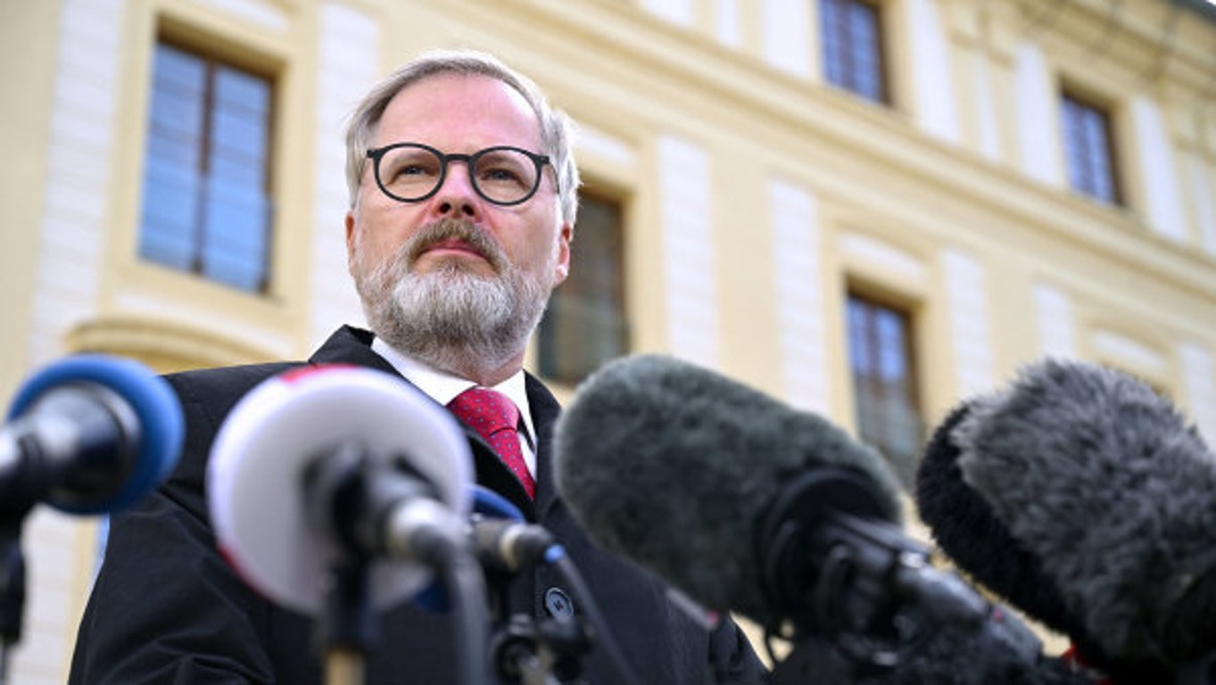 Výlet do říše snů: Co by se stalo, kdyby Fiala ukradl Babišovi Motoristy a proč by to mohlo být výhodnější i pro ně?