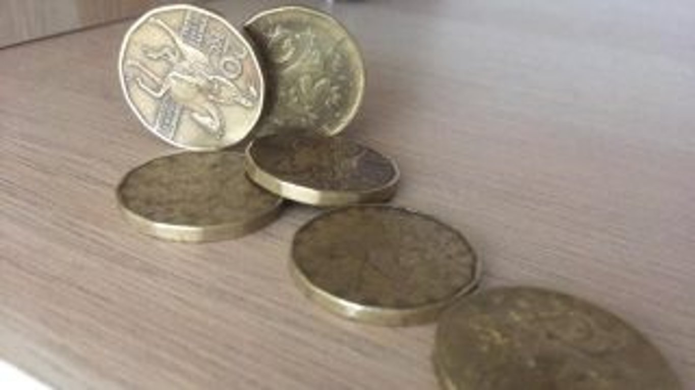 20 Kč v peněžence může mít hodnotu přes sto tisíc korun. Raritní mince se dá díky chybné ražbě snadno poznat
