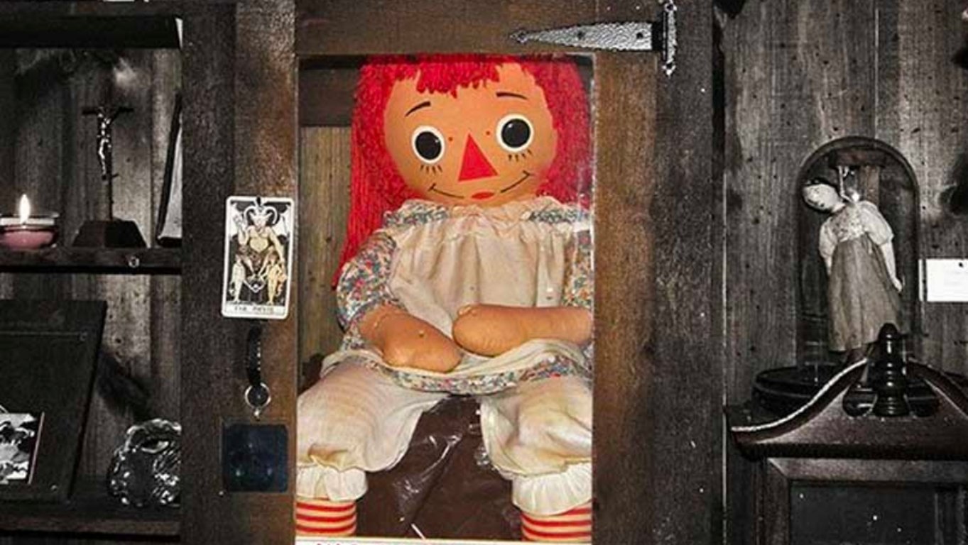 Annabelle má filmovou podobu, ale pravda je mnohem temnější. Skutečný příběh skrývá události, které nedají spát