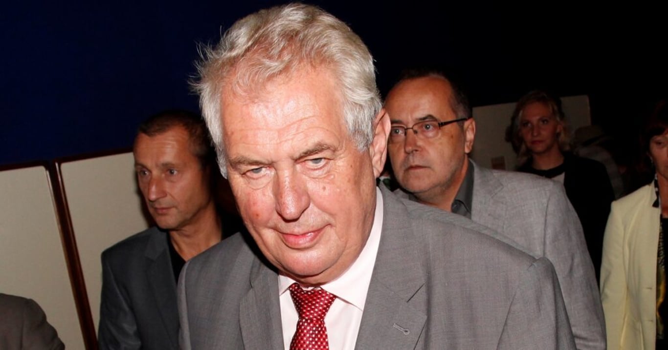 Klíčnice, která stála vedle Miloše Zemana během ceremonie v roce 2013: Oficiální verzi označila za lež
