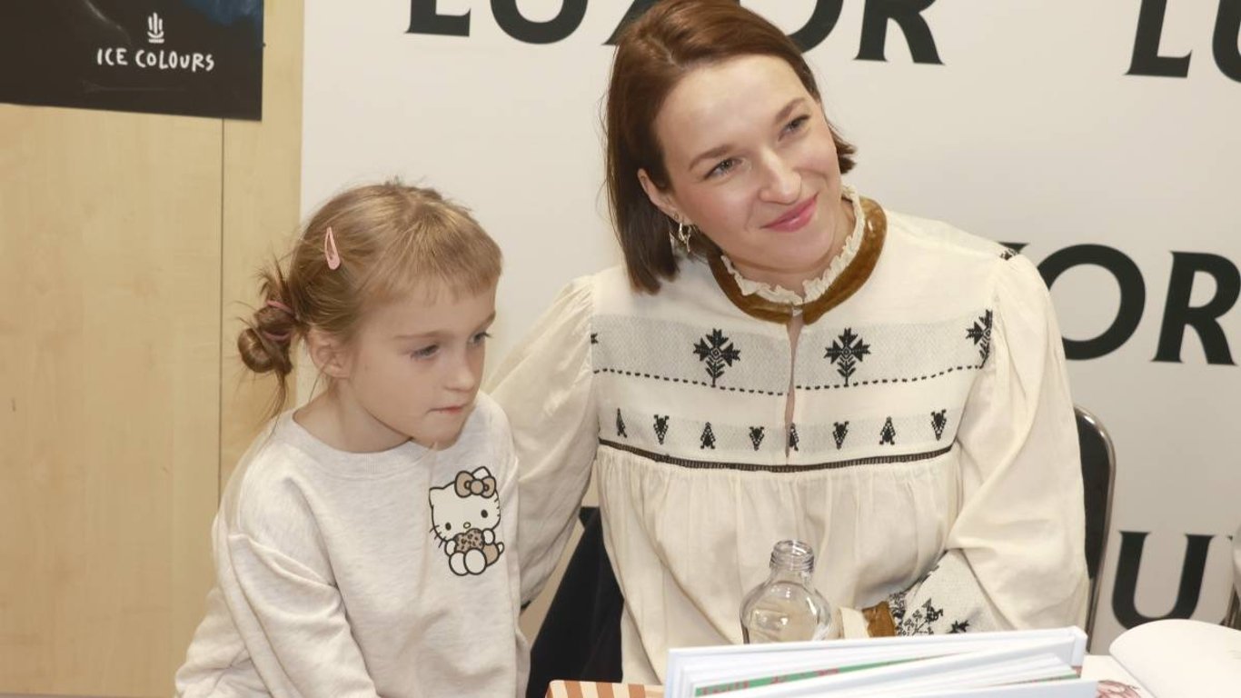 Dcera spisovatelky Ireny Obermannové má dvě malé holčičky a hned několik chův