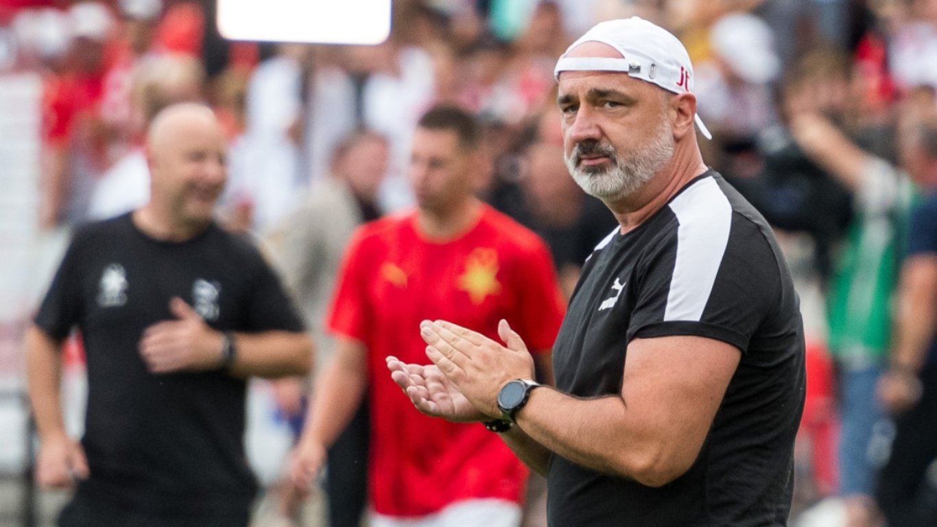Příjmy trenéra Trpišovského nemají na české scéně obdoby. Spočítali jsme, kolik milionů už si ve Slavii vydělal