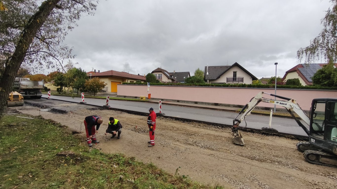Lampy vysoké 4 metry? V Litvínovicích kvůli tomu museli jednat s leteckou bezpečností