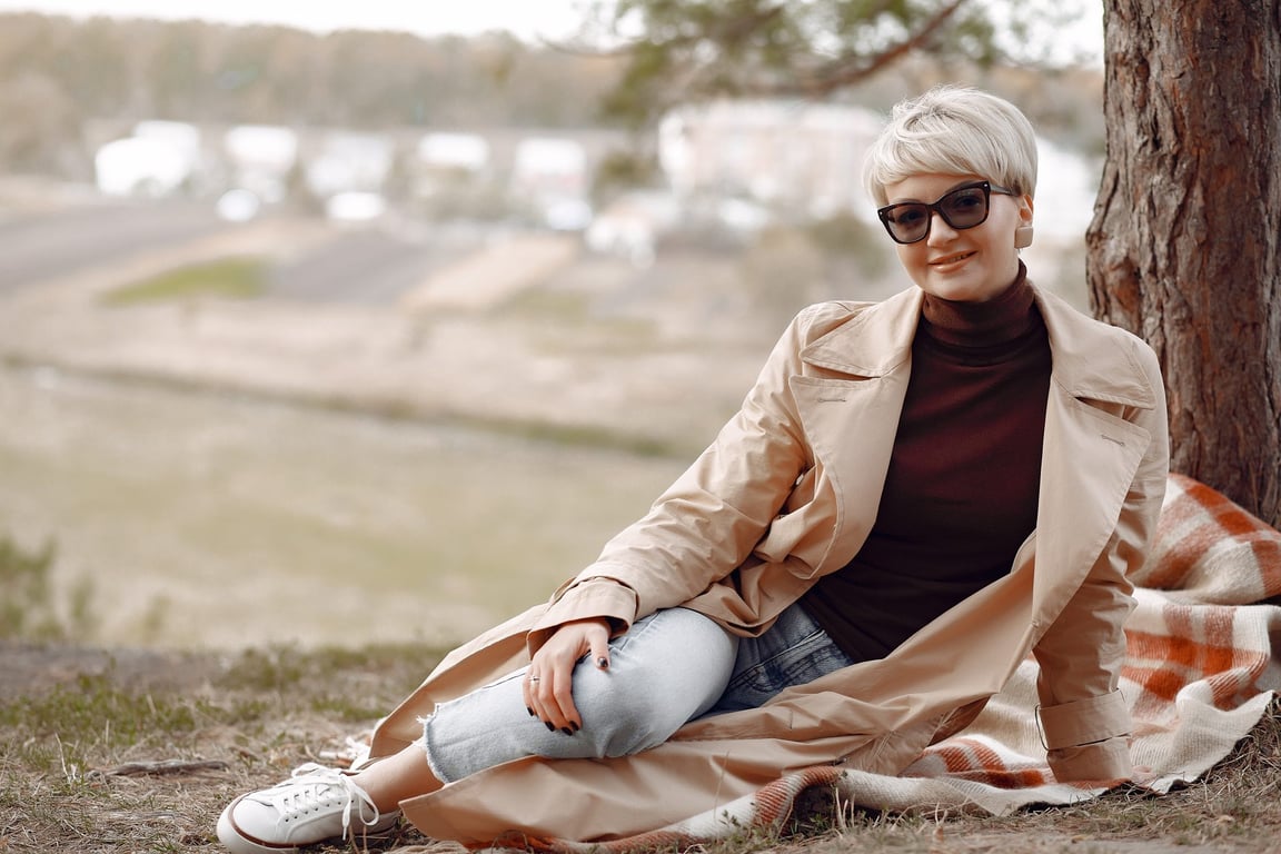 Trik s oblečením z Ruska, který ubere i 10 kg v pase. Většina českých seniorek ho nezná, i když se teď vrací do módy