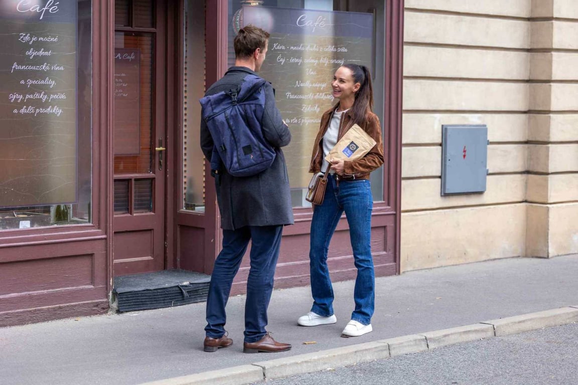 Ulice ve středu: Návštěva policie, Pavel zatlačí na Lauru a Adriana s Prokopem se políbí