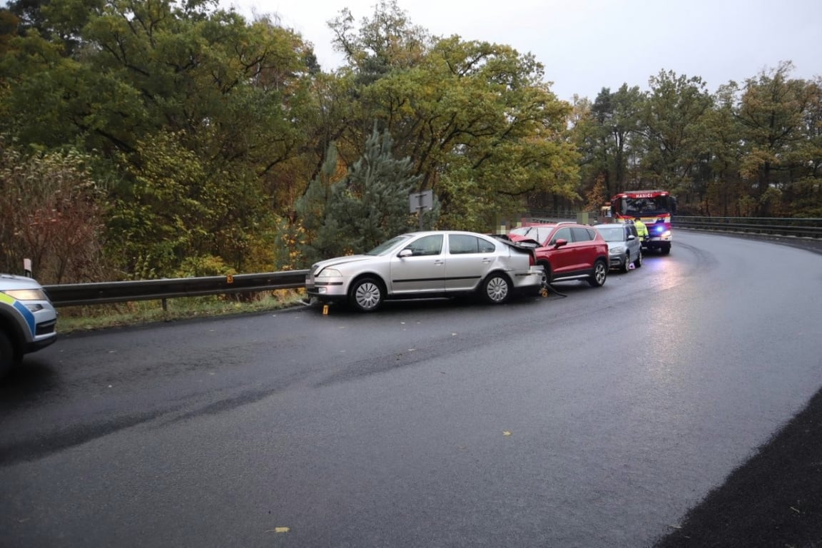 Déšť a špatně nasazené pneu. Kombinace, která mohla skončit fatálně