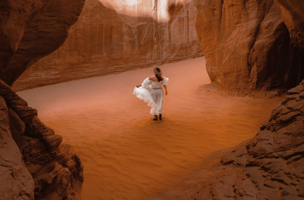 Jedna z nejbezpečnějších zemí Blízkého východu láká k návštěvě místy jako z jiné planety i lahodnou kuchyní