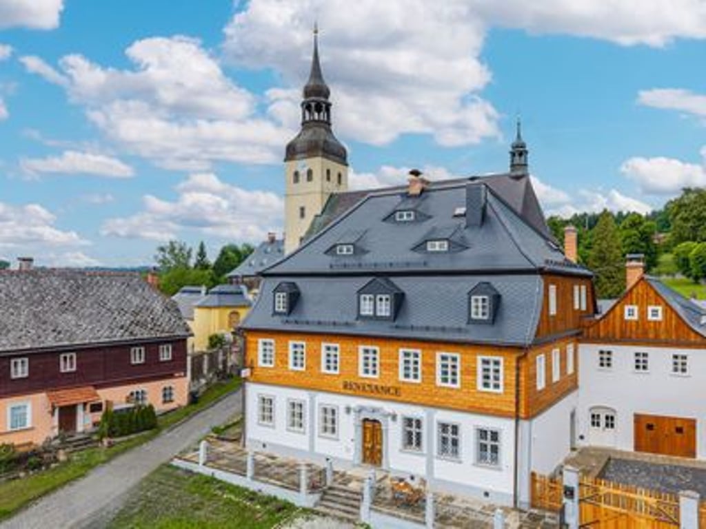 Dům jako by šeptal: "Dej mi šanci." Majitelka poslechla a v Chřibské vznikl zázrak