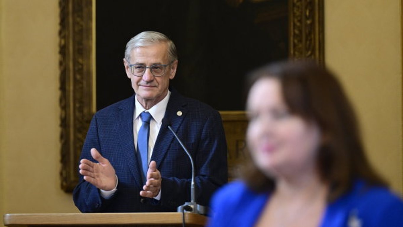 Rektorem Univerzity Karlovy bude Jiří Zima. Analytický chemik střídá Milenu Králíčkovou