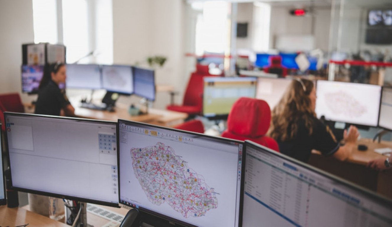 Chci skočit z přehrady, volal muž na 158. Policie mu to přes hodinu rozmlouvala