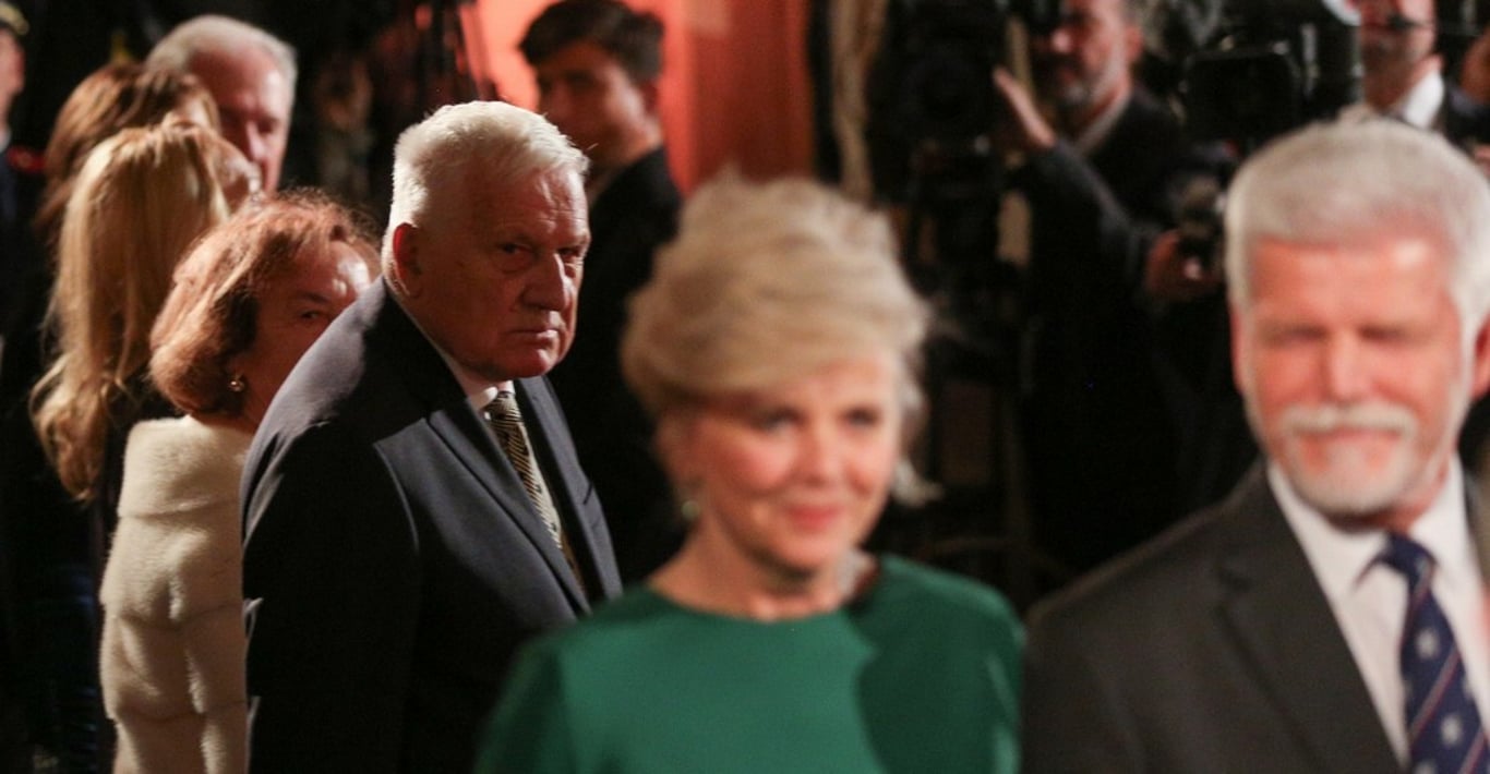 Klaus se raduje, hajlík na Černíně a Nohavica ministrem