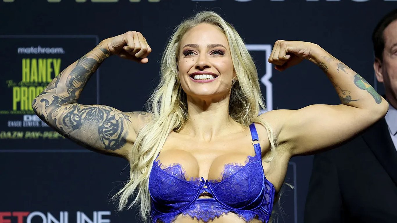 Být boxerskou šampionkou jí nestačilo. Kráska Ebanie Bridges vsadila na své křivky a narazila na zlatý důl