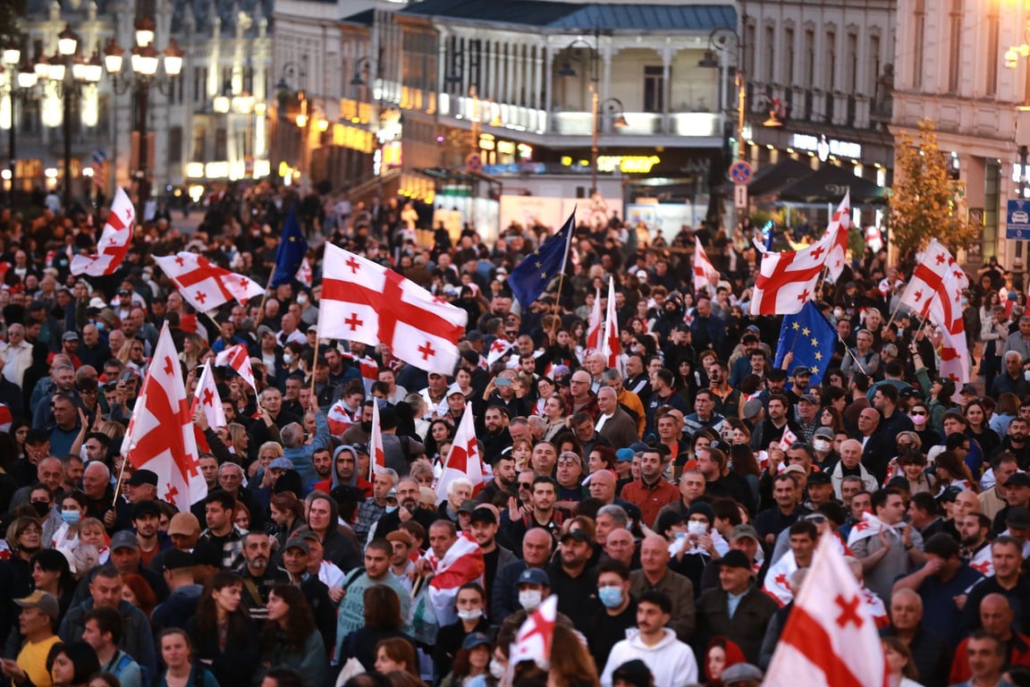 Masové protesty v Tbilisi rozehnala policie. Gruzínský sen slaví další vítězství