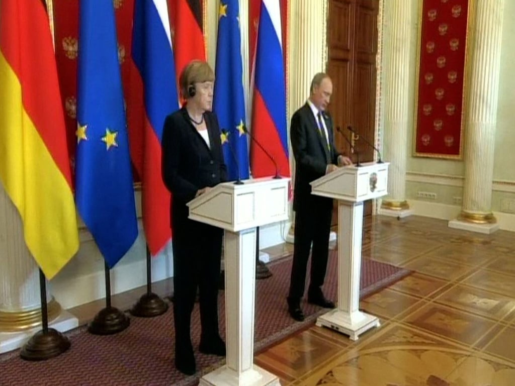 Merkelová ukázala prstem: Polsko a Pobaltí prý nesou spoluvinu na Putinově invazi