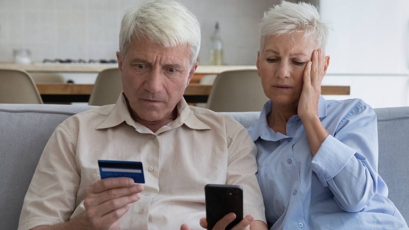 Senioři nad 65 let jsou terčem podvodníků, část jich podléhá