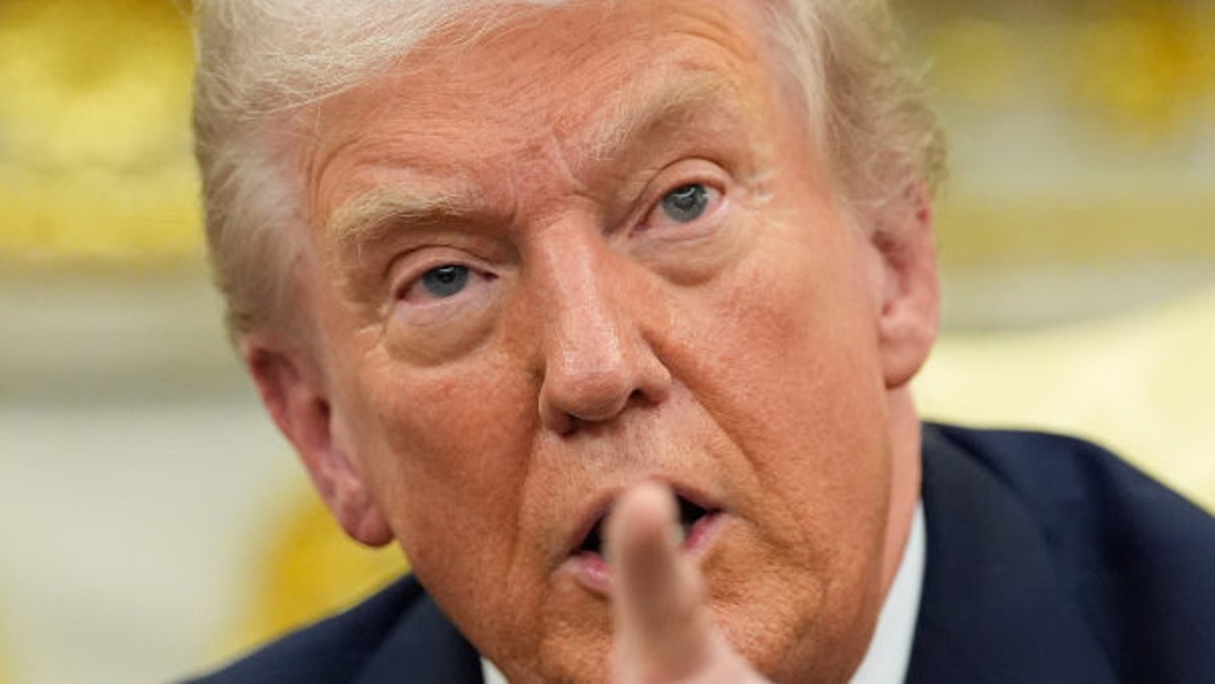„Rozhovory s Putinem byly dobré, ale nikam nevedly.“ USA uvalily sankce na dvě největší ruské ropné společnosti i jejich dcery