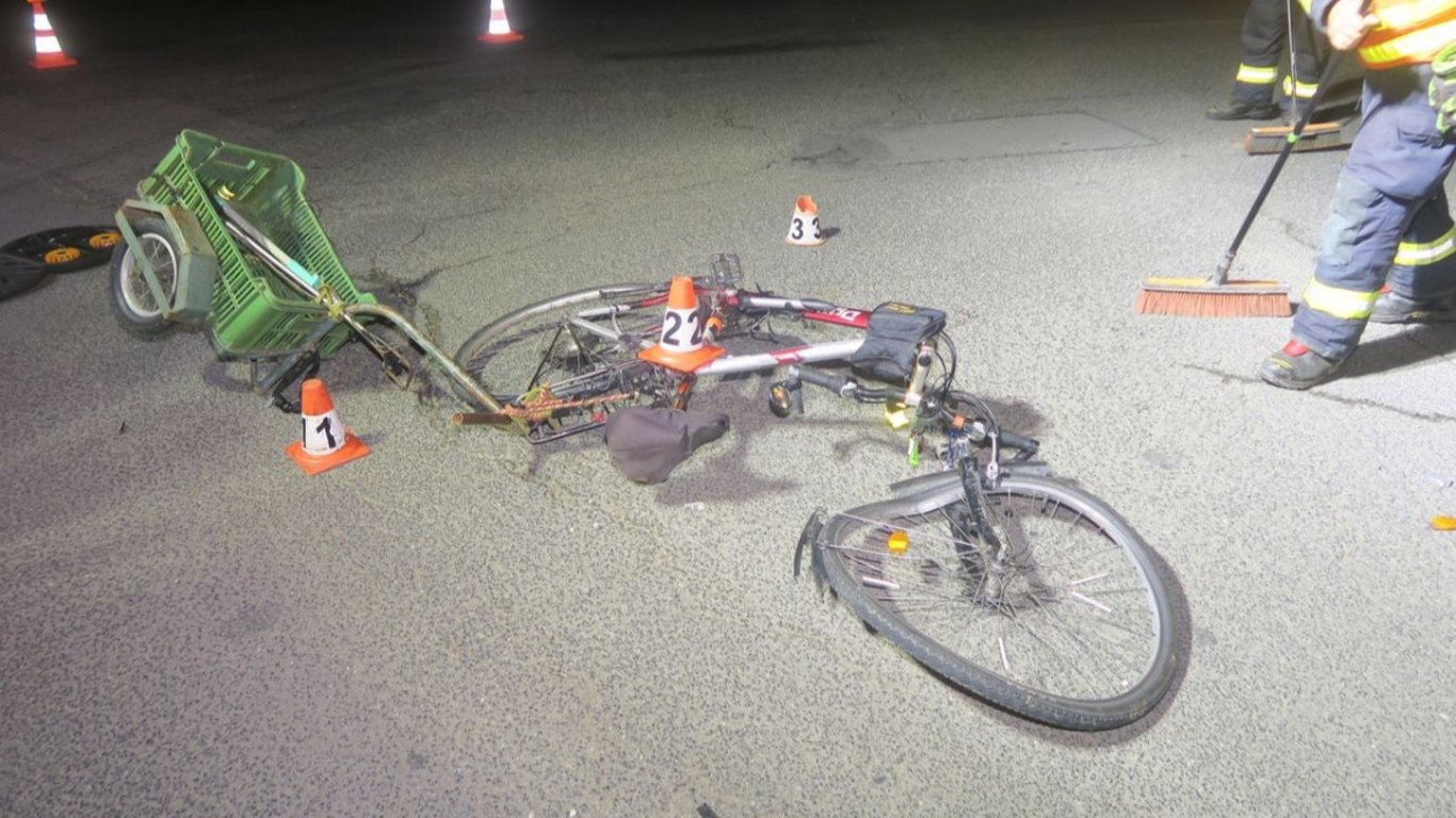 Taxikář při odbočování srazil v Zábřehu cyklistu. Muže odvezla záchranka do nemocnice