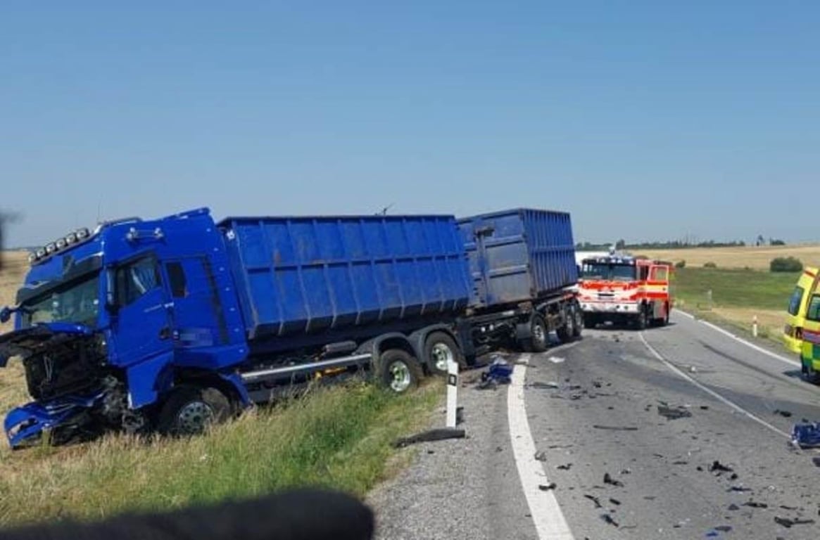Silnici mezi Želetavou a Svojkovicemi zablokovala tragická dopravní nehoda
