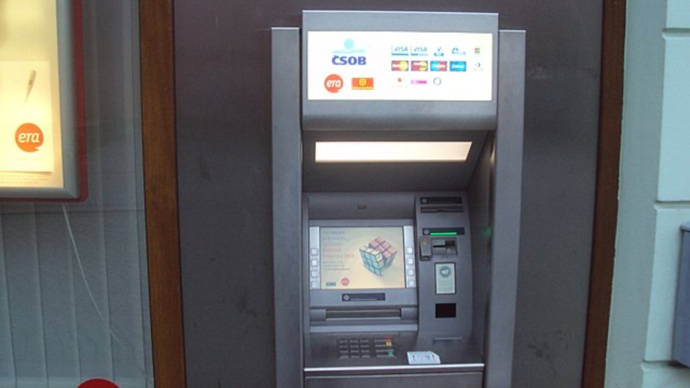 Oblíbená banka zavádí nové poplatky. Šílené částky, dotkne se to více než 4 milionů Čechů. I vás?