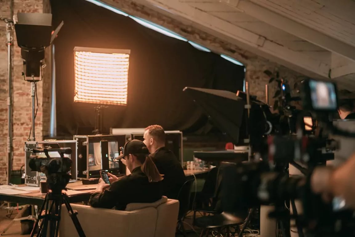 Tohle už jsme viděli: Filmaři často recyklují schodiště, budovy i vstupní haly z jiných seriálů a filmů