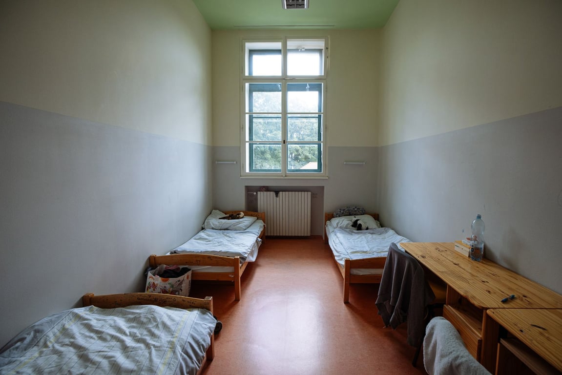 Za zdmi dětské psychiatrie v Bohnicích. Žádné mříže, kamery na pokojích a zahrada