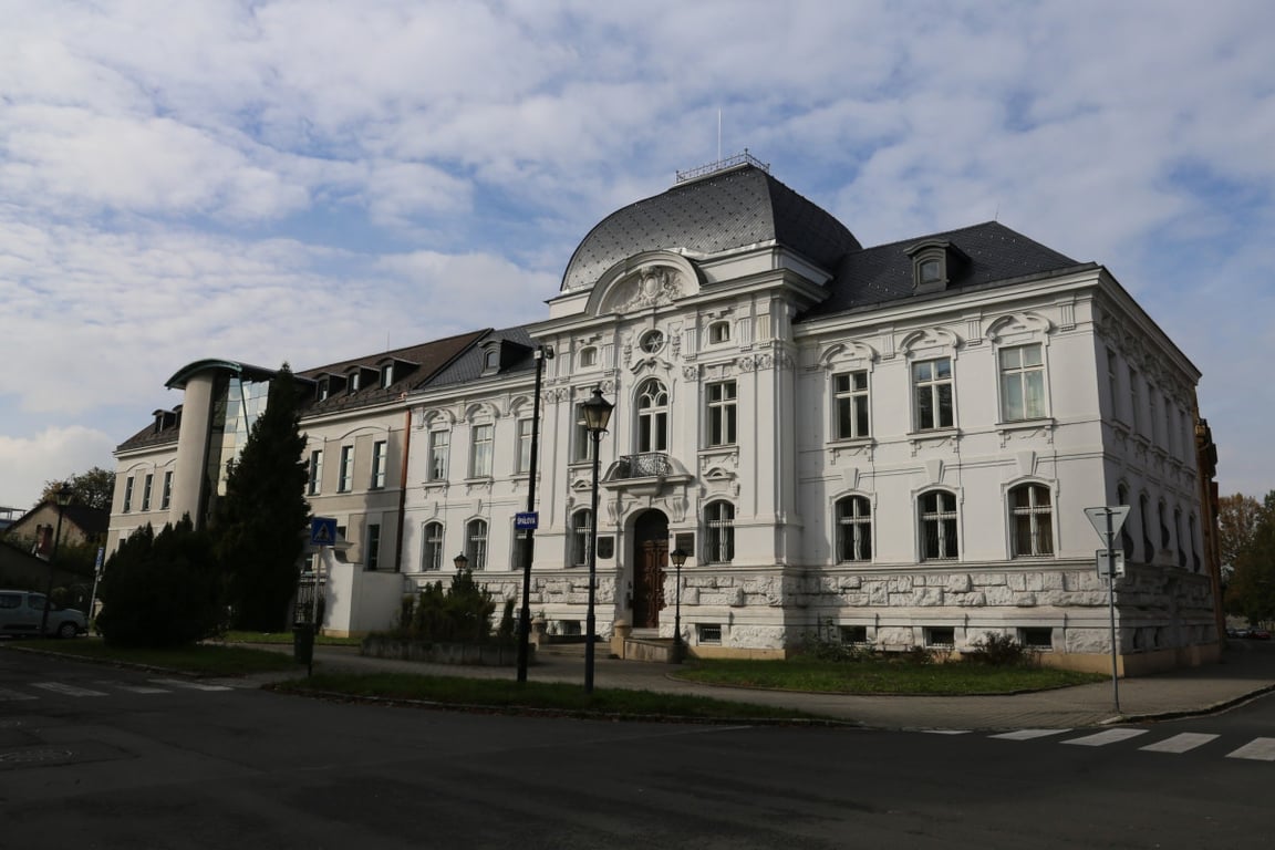 Ostravský archiv se pyšní novou střechou. Břidlice vrací budově původní kouzlo
