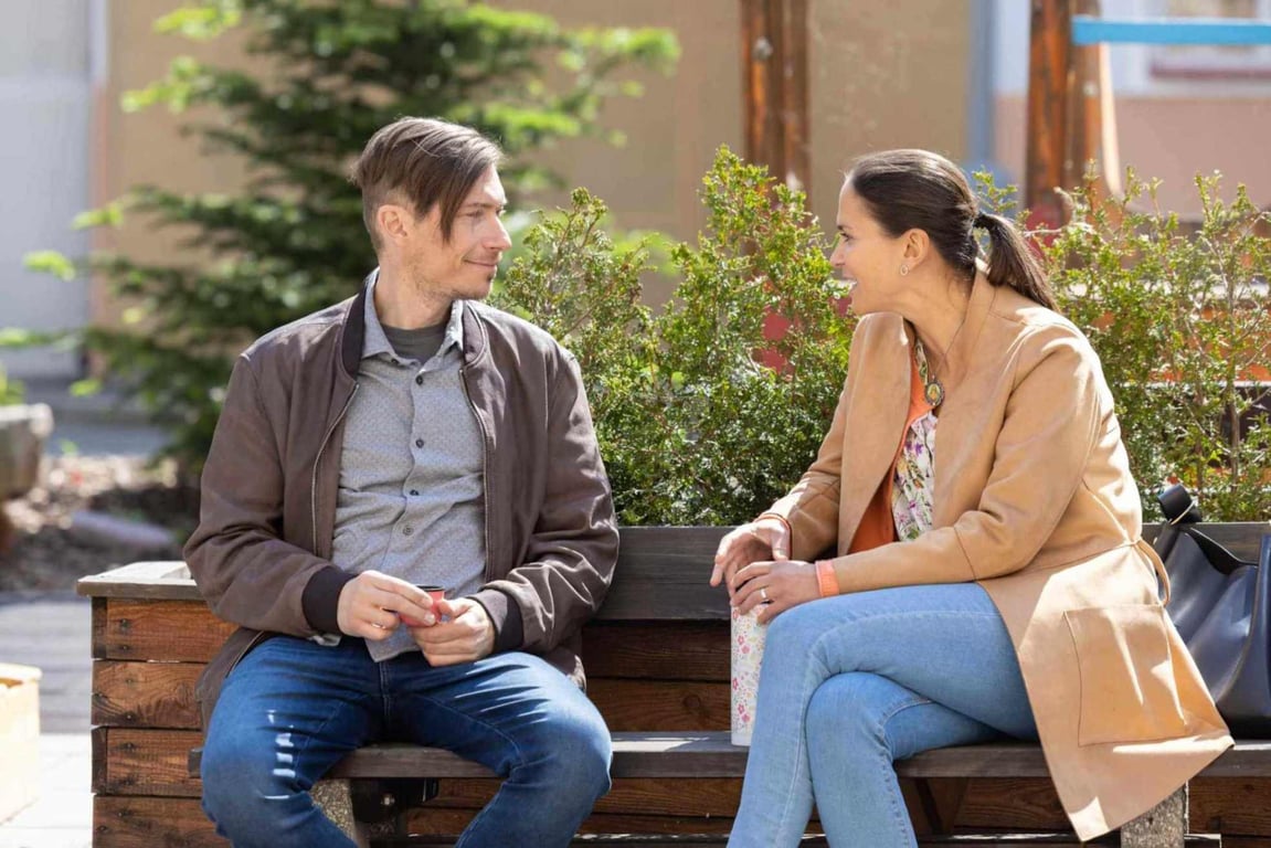 Ulice v pátek: Eddieho podezření, Pokladník si brousí zuby na Erika a Rosťa chce vědět, jak to Vanda bere
