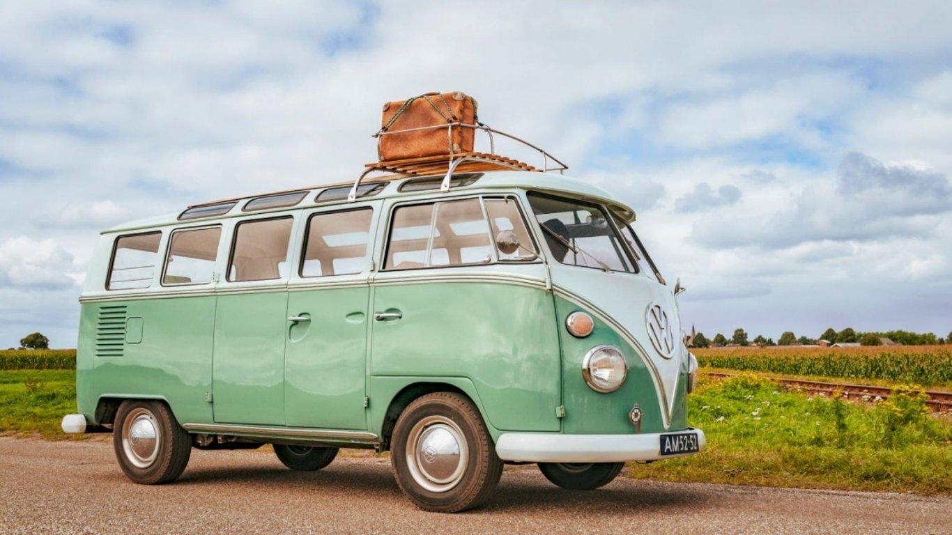 Staré auto proměnili v pojízdný ráj. Stálo je pár tisíc a vypadá jako luxusní apartmán