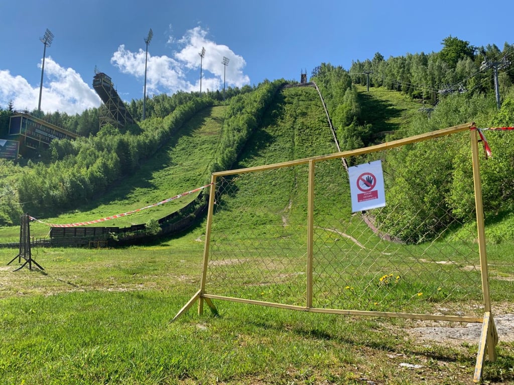 Fungování sportovního centra v Harrachově ohrožuje spor města se Svazem lyžařů