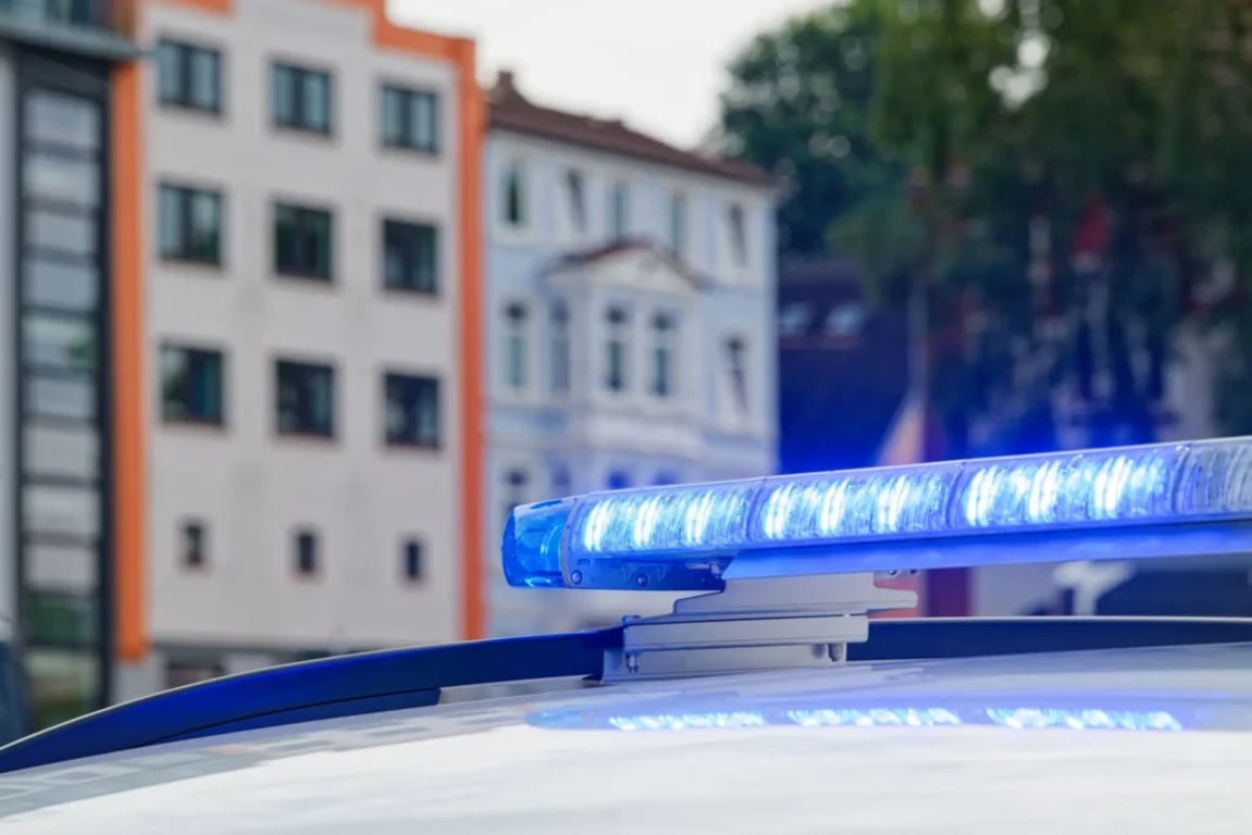 Kdo používá oranžový, modrý a zelený maják? Většina řidičů v nich má zmatek. Zelený 98 % Čechů nezná vůbec