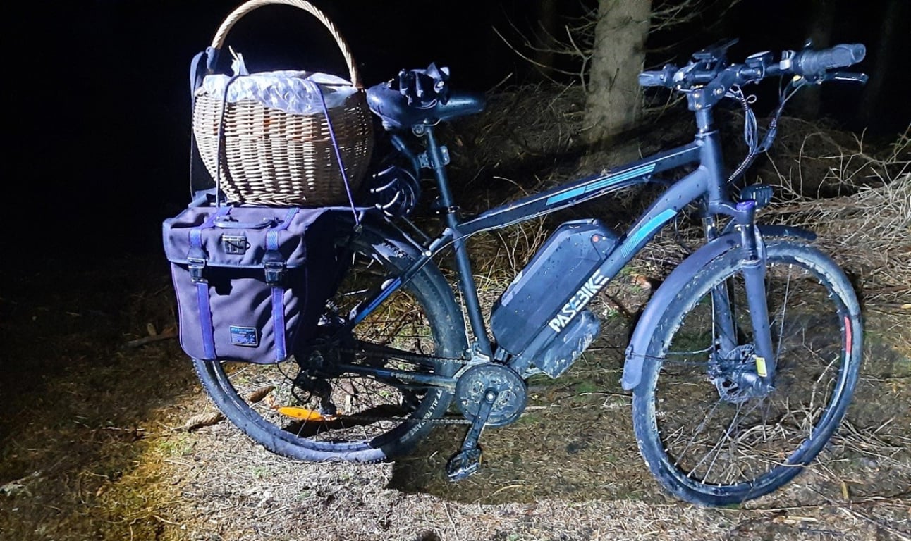 V lese na Jesenicku stálo opuštěné kolo. Jeho majitel se našel po dvou týdnech v Polsku