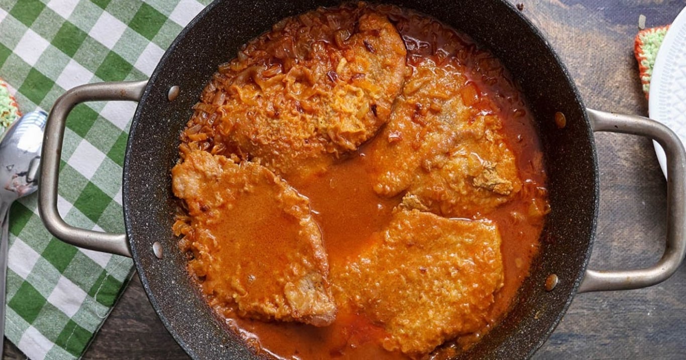 Šťavnaté vepřové plátky na česneku a cibuli – 1 lžíce této ingredience promění omáčku v gastronomický zážitek