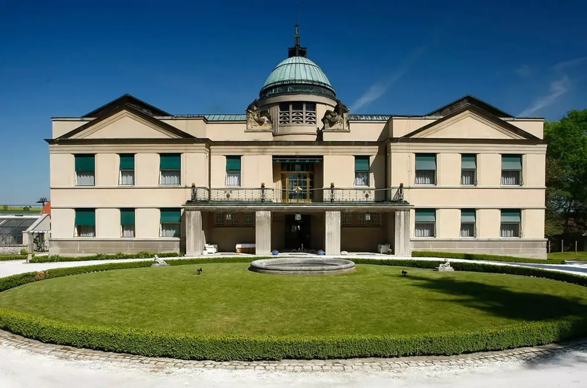 Nejkrásnější zámek v Česku je na prodej. Rvou se o něj dva zájemci. Cena je astronomická
