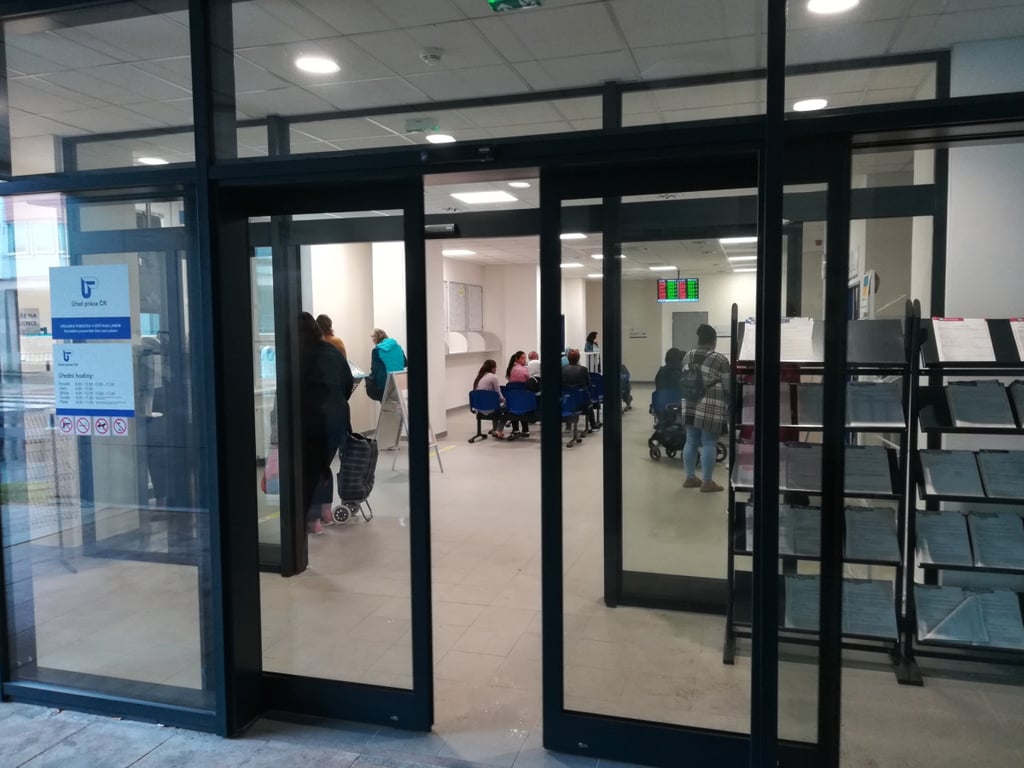 O novou superdávku požádalo v Libereckém kraji 8800 lidí, třetina elektronicky