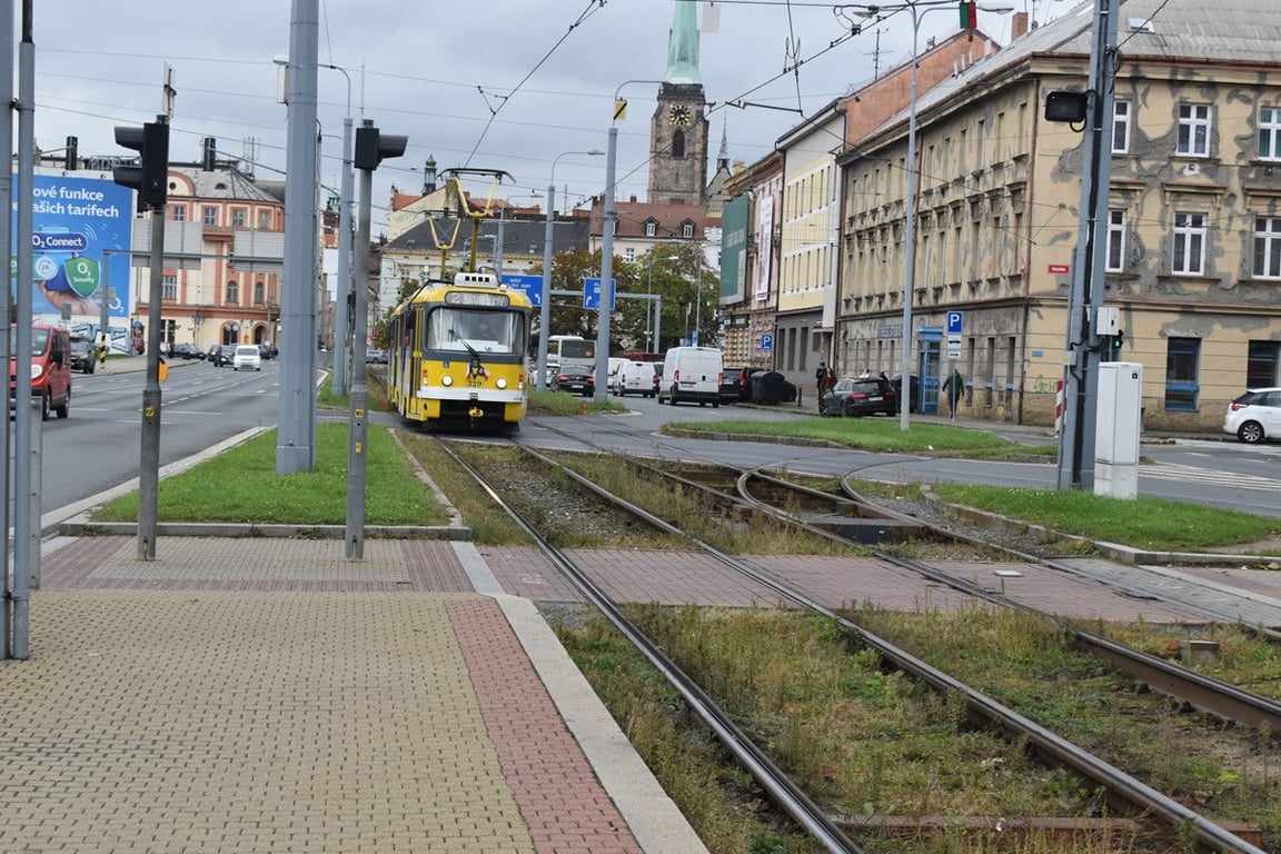 Tramvajová trať na Skvrňany projde rekonstrukcí, řidiče čekají už od pondělí uzavírky