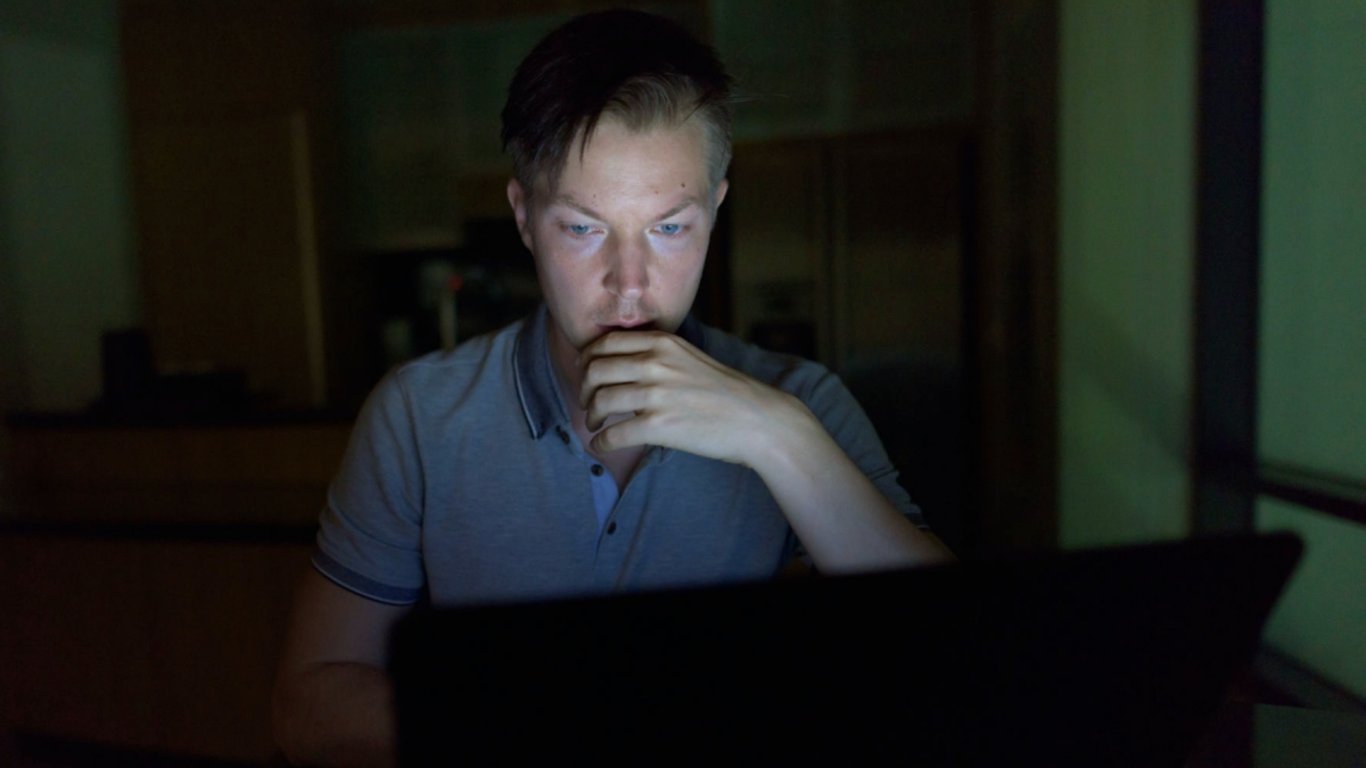 Jak se stát ranním ptáčetem, i když jste celý život ponocovali. Existuje trik, který zvládnou i ti nejzarytější noční sovy