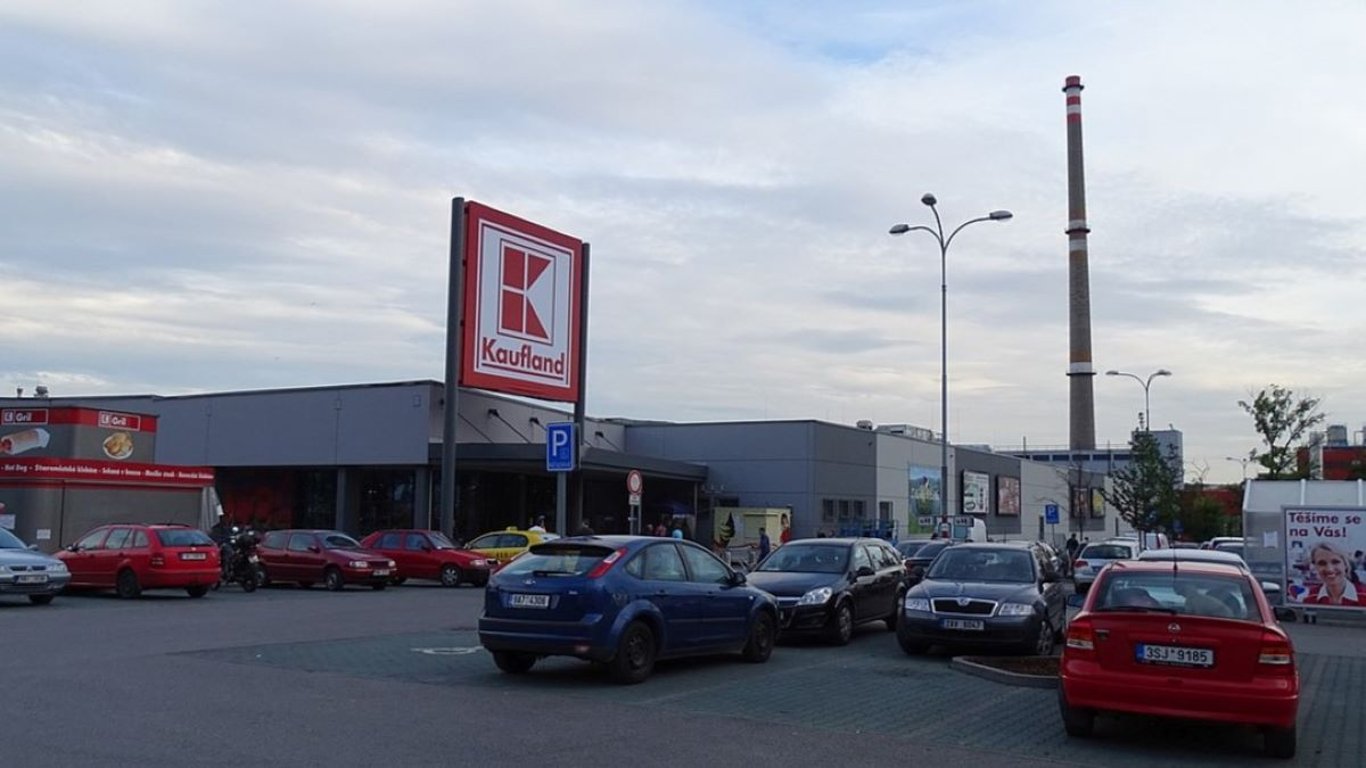 Obchody chtějí po zákaznících poplatek za naprosto běžnou věc. Tohle už je vážně moc, zlobí se Češi