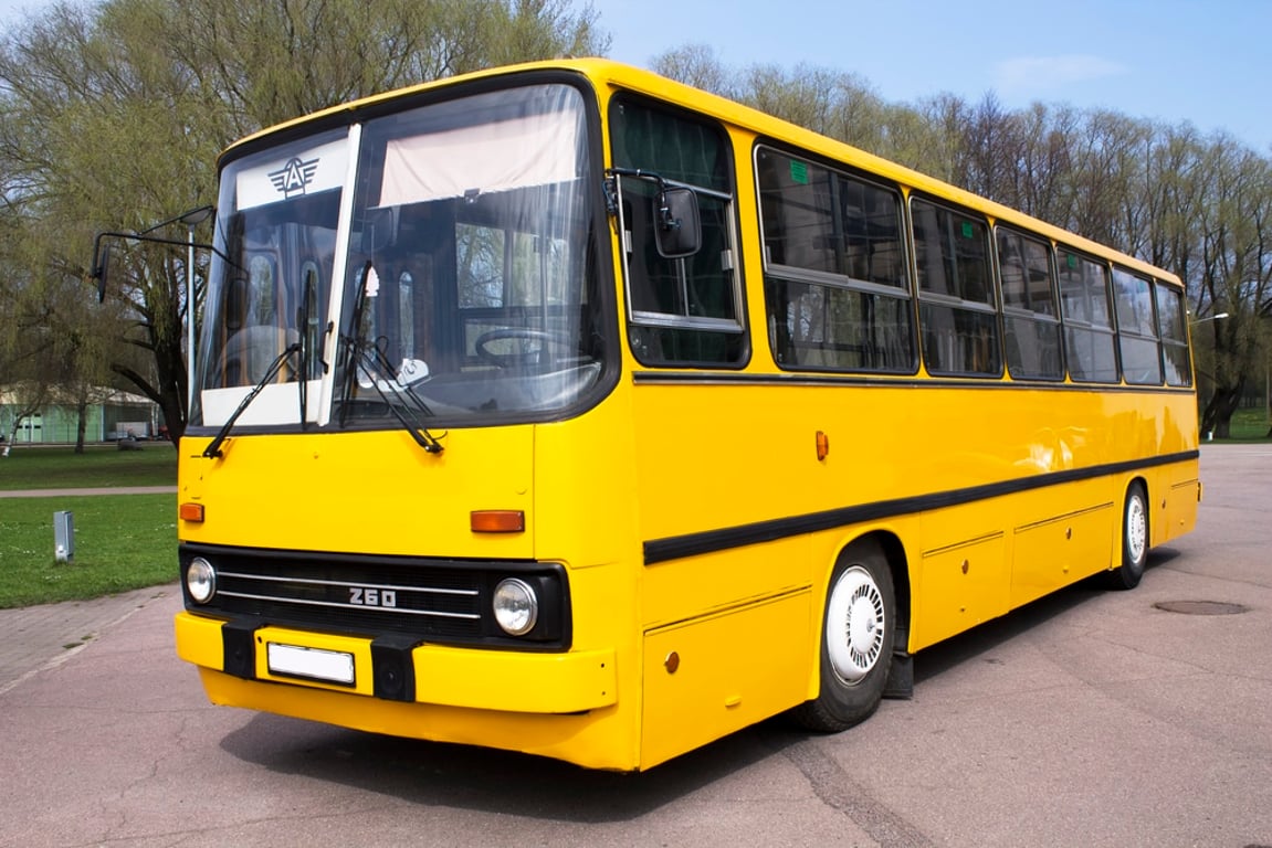 Vyměnili dům za starý autobus a lidé je nechápali. Pak ukázali interiér a sklidili obdiv ze všech stran