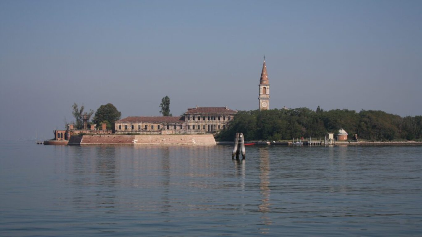 8. Ostrov Poveglia, Itálie