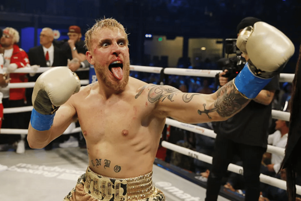 Porazil Tysona a teď rozhazuje. Jake Paul si udělal radost dárky za miliony