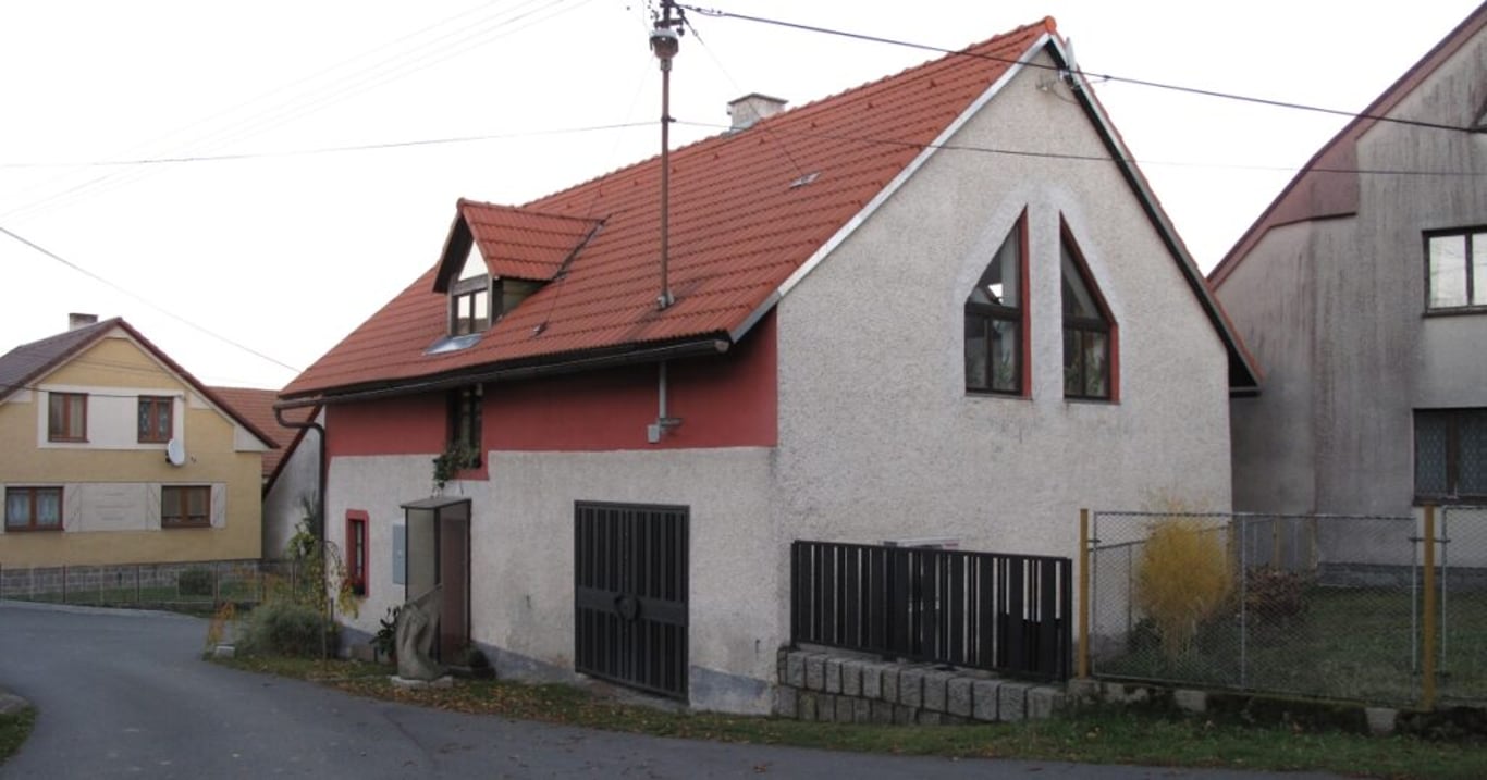 Nejošklivější dům v ulici se proměnil k nepoznání. Dnes patří k nejhezčím v sousedství