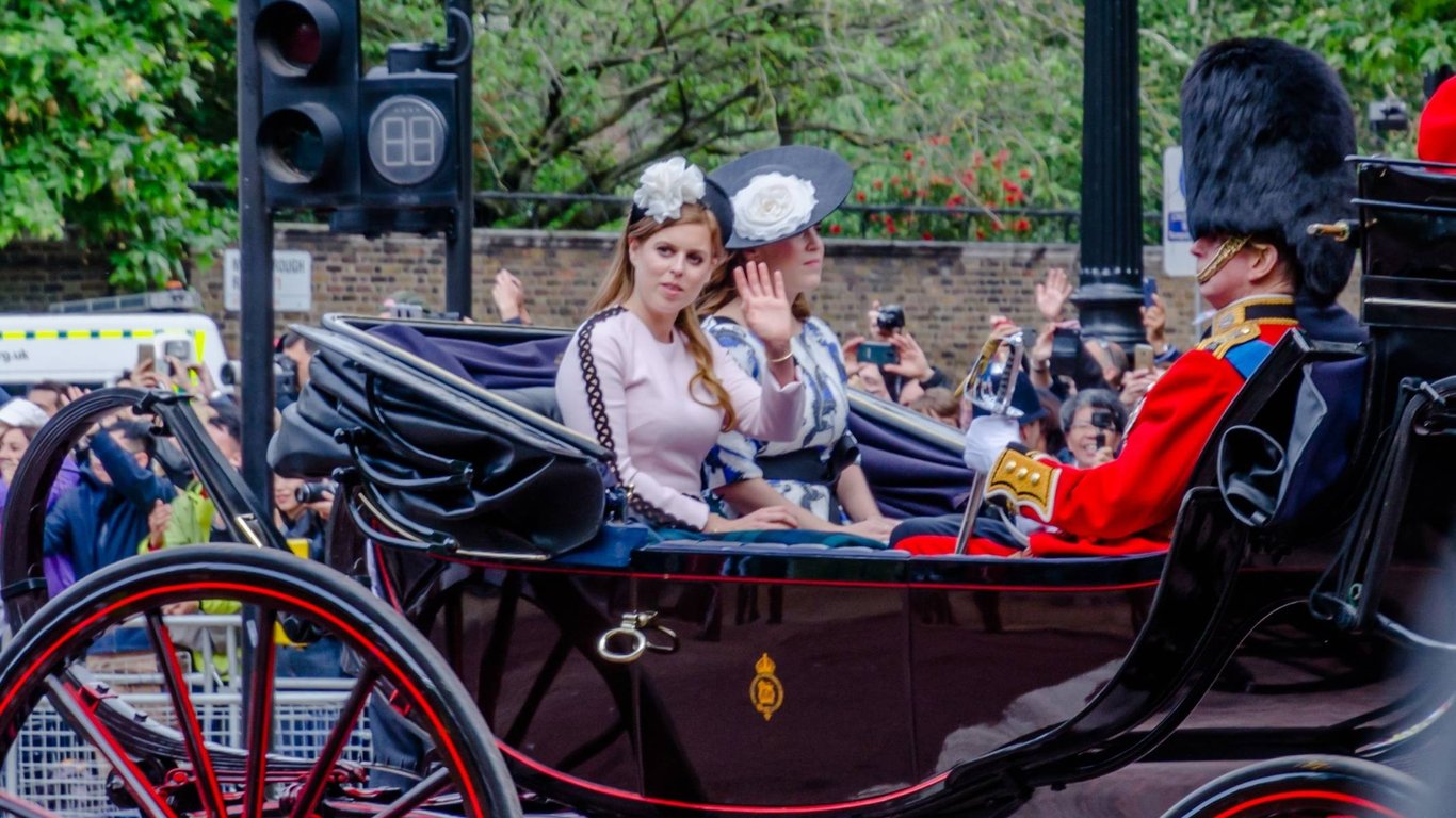Princezna Beatrice následuje stopy svých rodičů v humanitární práci