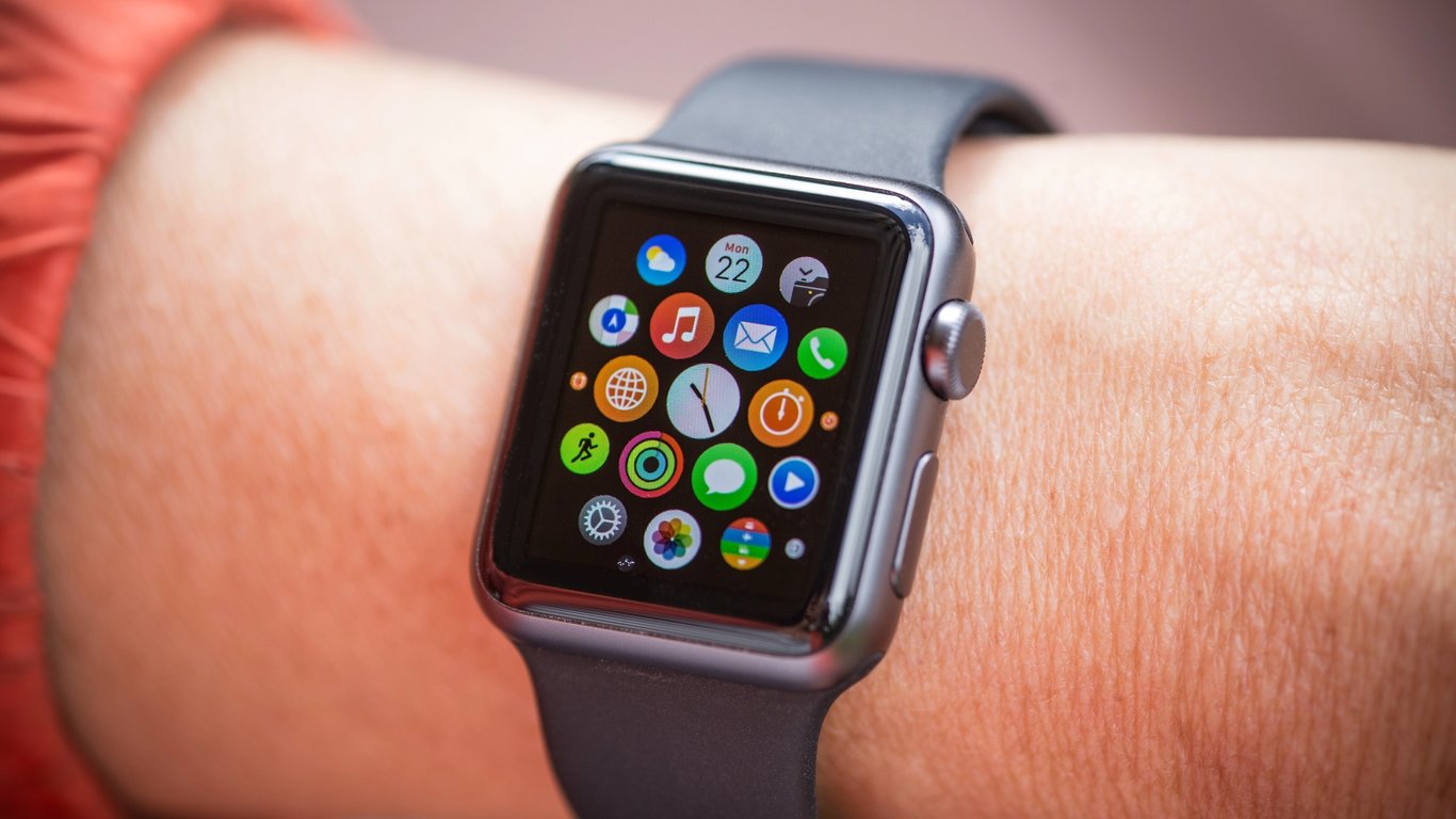 Apple Watch Series 12 radikálně mění design a zpřesňují monitorovací funkce