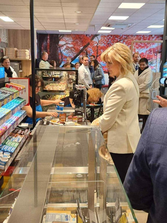 Z Jednoty je Konzum 24/7. Samoobslužný obchod v Jeseníku otestovala i první dáma