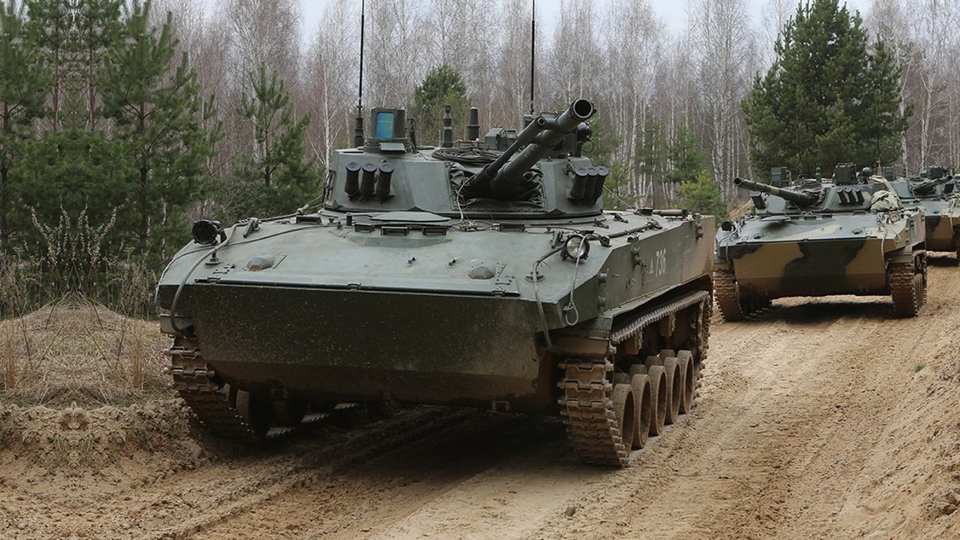 Video: dojde-li ke střetu ukrajinského tanku s ruským BMD-4, může ho z 30 metrů odstřelit na jednu ránu
